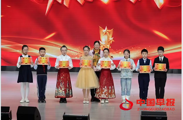 1743477987211545.png 7颁奖.png