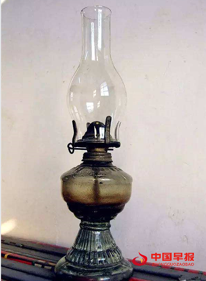 老式煤油灯.png