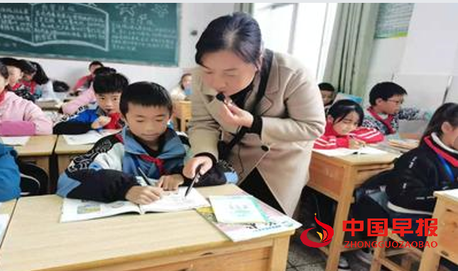 1744334763528319.png 老师上课2.png