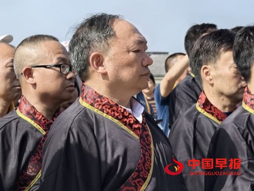 端午源头思屈子,河伯潭上诵离骚——湘鄂两地屈子诗词吟诵会暨祭祀屈原典礼(图3) 端午源头思屈子,河伯潭上诵离骚——湘鄂两地屈子诗词吟诵会暨祭祀屈原典礼(图3)