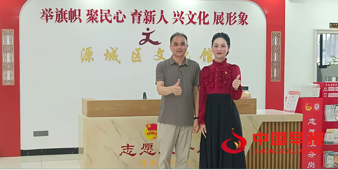 1746760358211215.png 4陈漫与馆长.png