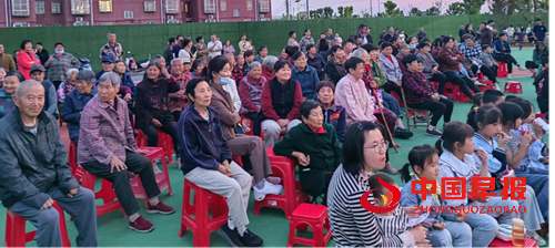 传统庐剧绽芳华 文化惠民暖民心——庐江县2025年“送戏进万村”活动走进台创园施湾村(图3) 传统庐剧绽芳华 文化惠民暖民心——庐江县2025年“送戏进万村”活动走进台创园施湾村(图3)