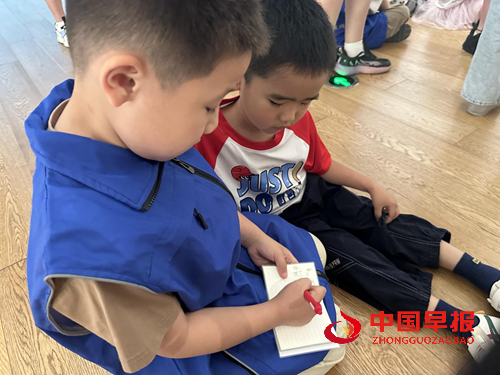 旗帜小记者走进清华大学艺术博物馆——探秘织绣与家具里的东方美学(图12) 旗帜小记者走进清华大学艺术博物馆——探秘织绣与家具里的东方美学(图12)