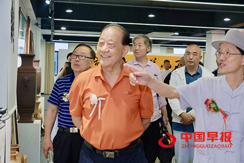 江苏宜兴陶润云水蒋立峰书法作品展暨蒋立峰书法紫砂创作基地揭牌(图1) 江苏宜兴陶润云水蒋立峰书法作品展暨蒋立峰书法紫砂创作基地揭牌(图1)