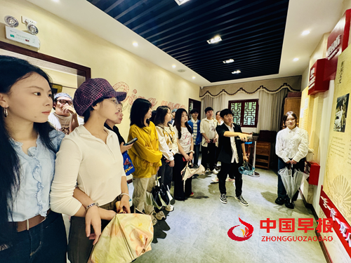 “书香花溪·悦读悦行”——在巴金纪念馆举办《憩园》读书分享会(图1) “书香花溪·悦读悦行”——在巴金纪念馆举办《憩园》读书分享会(图1)