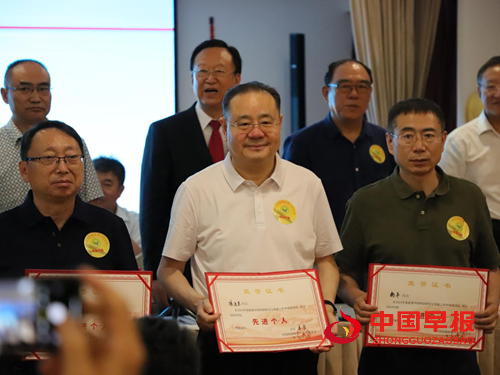 锚定西部高质量发展 擘画“十五五”服务新蓝图——中国西促会第五届理事会第二次会议在京召开(图3) 锚定西部高质量发展 擘画“十五五”服务新蓝图——中国西促会第五届理事会第二次会议在京召开(图3)