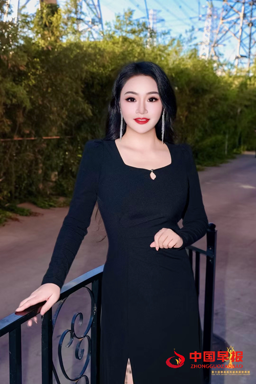 安婷荣获第十届华美风尚盛典“年度风尚教育杰出贡献人物”和“年度风尚优雅女神奖”(图6) 安婷荣获第十届华美风尚盛典“年度风尚教育杰出贡献人物”和“年度风尚优雅女神奖”(图6)