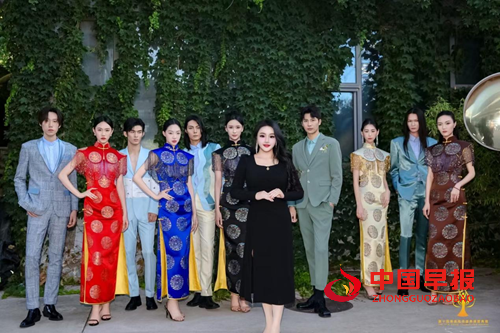 安婷荣获第十届华美风尚盛典“年度风尚教育杰出贡献人物”和“年度风尚优雅女神奖”(图9) 安婷荣获第十届华美风尚盛典“年度风尚教育杰出贡献人物”和“年度风尚优雅女神奖”(图9)