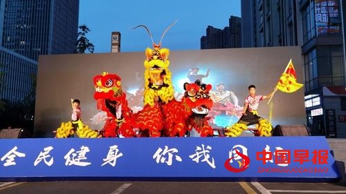 湖北宜昌: 宜昌“全民健身日”主题活动启幕，非遗龙狮表演《惊鸿问鼎》燃情开场(图5)