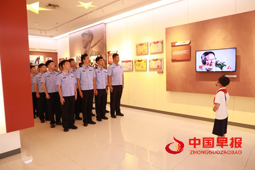 营口 “雷锋式好少年” 周垣锦:你的美丽就像一束光(图6) 营口 “雷锋式好少年” 周垣锦:你的美丽就像一束光(图6)