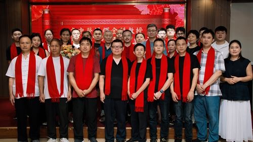 传岐黄术，承仁爱心——中医名师杨辉收得9名爱徒(图1)