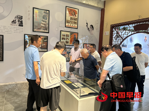 湖北群贤齐聚平安红色文化展览馆:共叙红色情深,传承抗战精神(图2) 湖北群贤齐聚平安红色文化展览馆:共叙红色情深,传承抗战精神(图2)