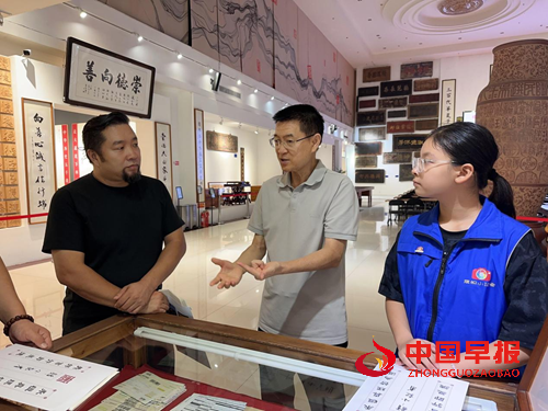 德耀阅兵场:旗帜小记者对话“北京榜样”李培义(图12) 德耀阅兵场:旗帜小记者对话“北京榜样”李培义(图12)