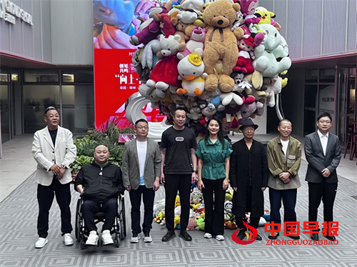 向上·向上雕塑展宋庄启幕 吴梁焰“红领少年”解码符号与生命力量(图1) 向上·向上雕塑展宋庄启幕 吴梁焰“红领少年”解码符号与生命力量(图1)