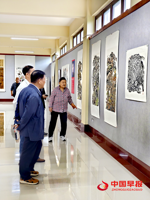 枣庄市人大办公室离退休第一党支部开展“铭记抗战历史、汲取奋进力量”主题党日(图2)