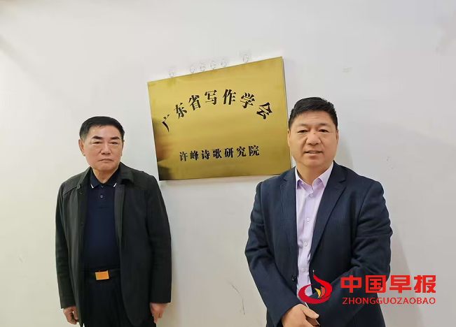 1761357169600480.png 3许峰老师和胡伟教授.png