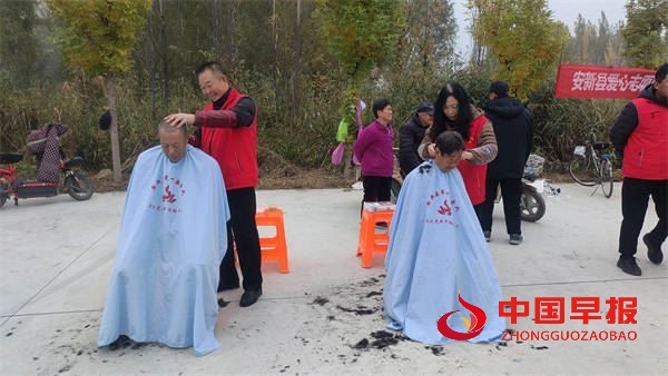 小张庄举办“爱在夕阳、新风传扬”文艺汇演，谱写乡风文明新篇章(图2)
